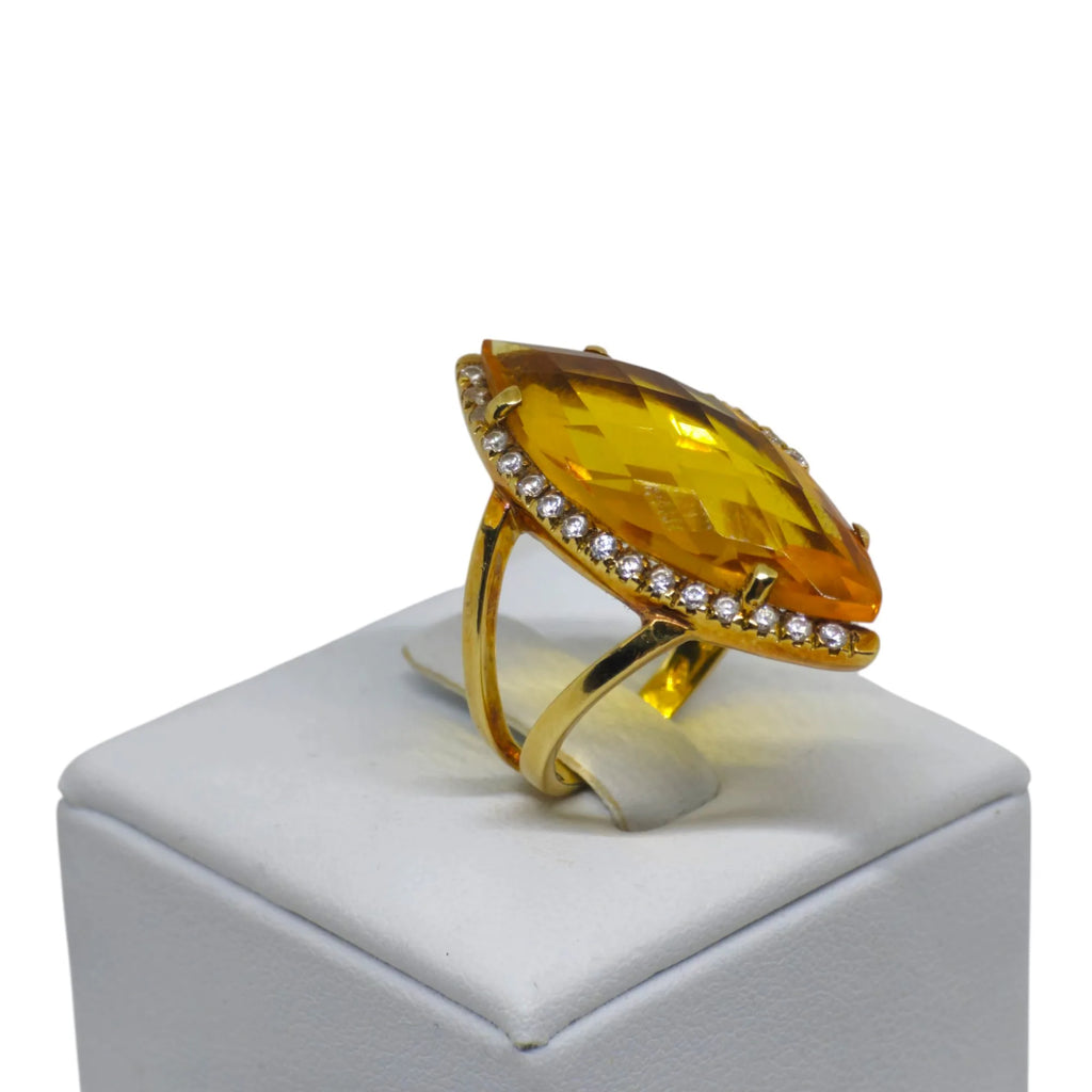 Ring aus 18 Karat Gelbgold mit orangefarbenem Stein, einzigartiger Luxus und Raffinesse
