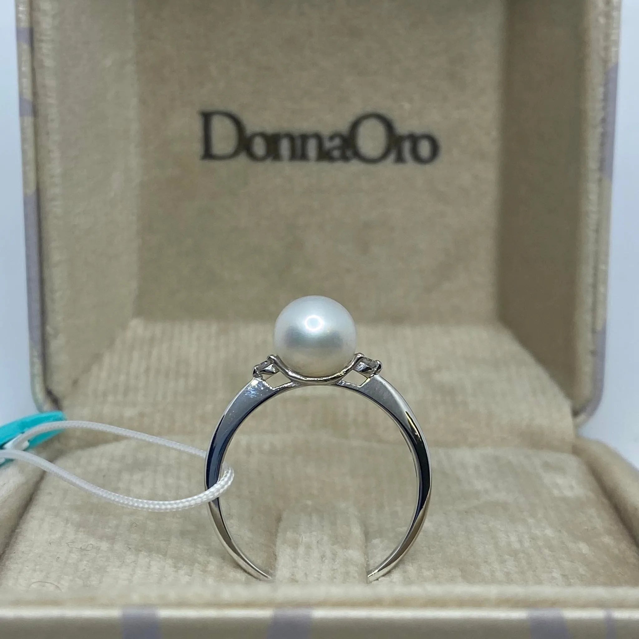 Anello in oro bianco 18 carati con perla naturale