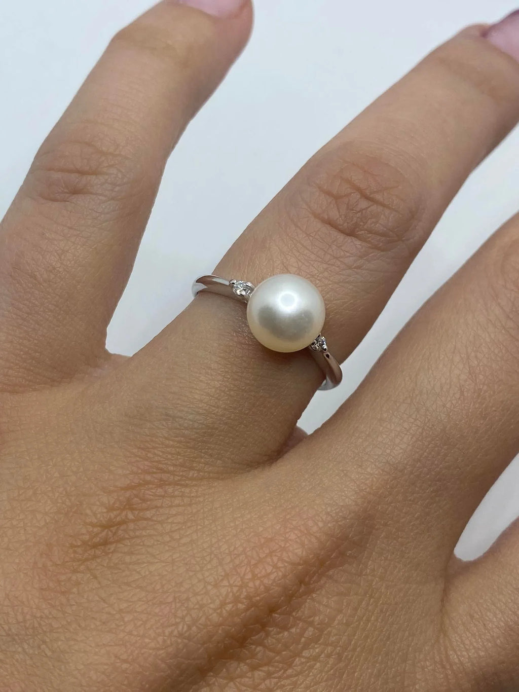 Anello in oro bianco 18 carati con perla naturale