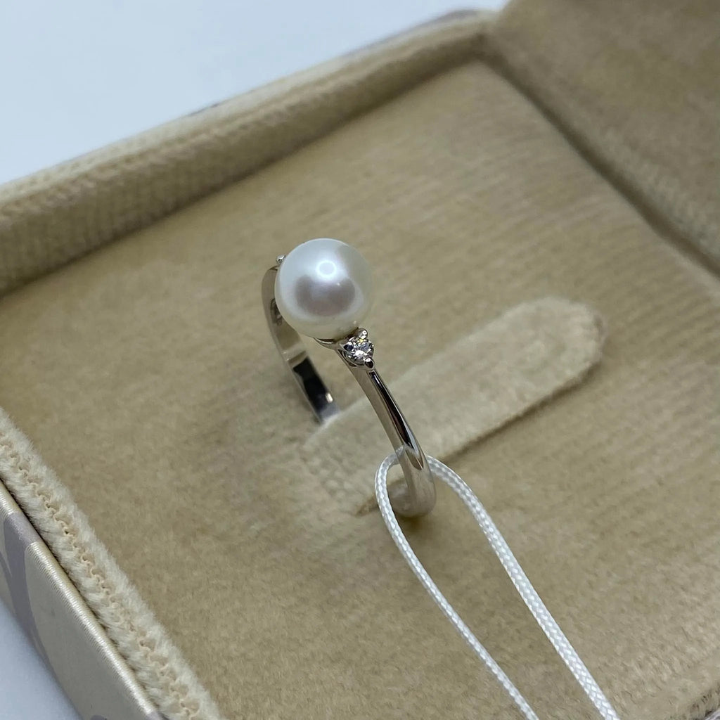 Ring aus 18 Karat Weißgold mit Naturperle