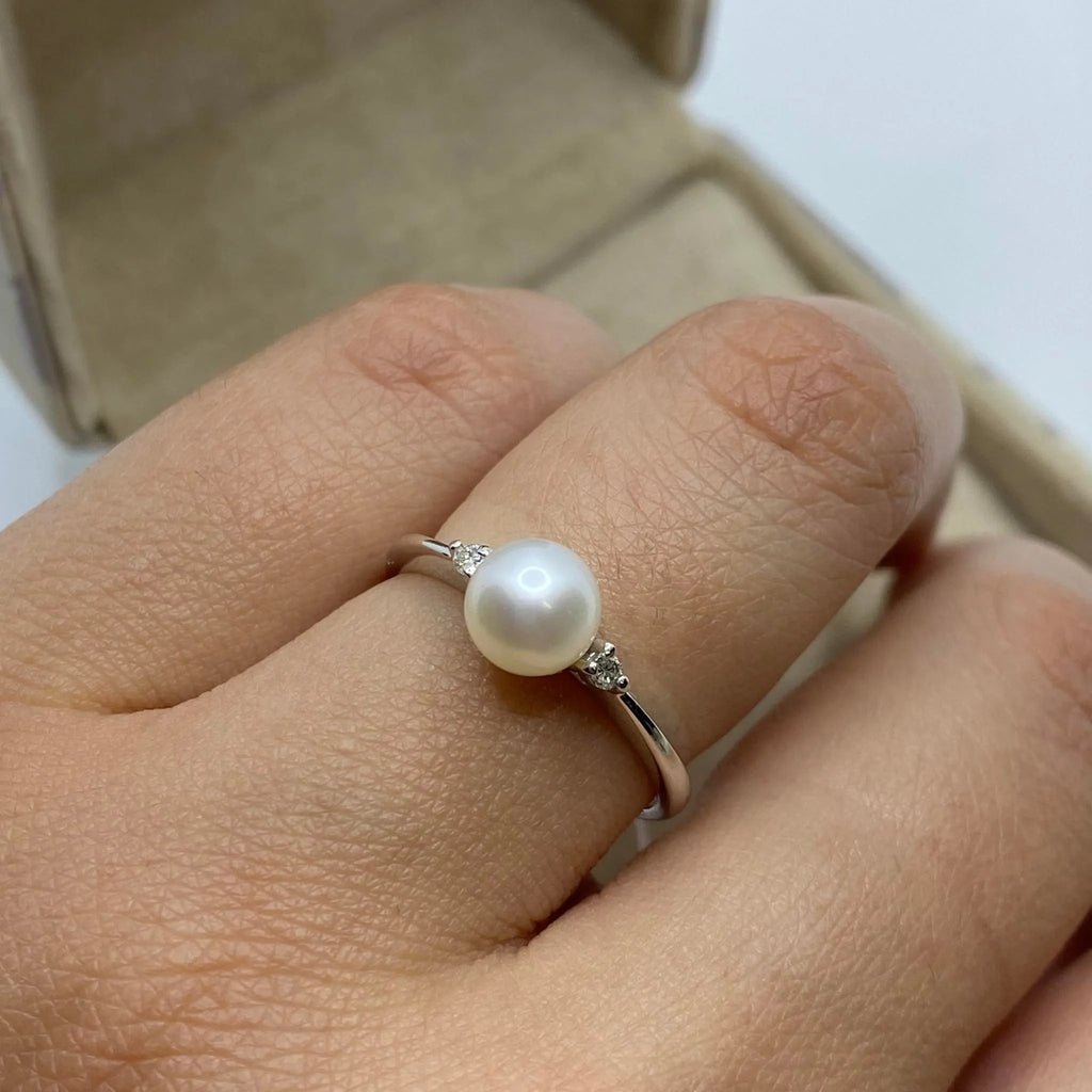 Ring aus 18 Karat Weißgold mit Naturperle