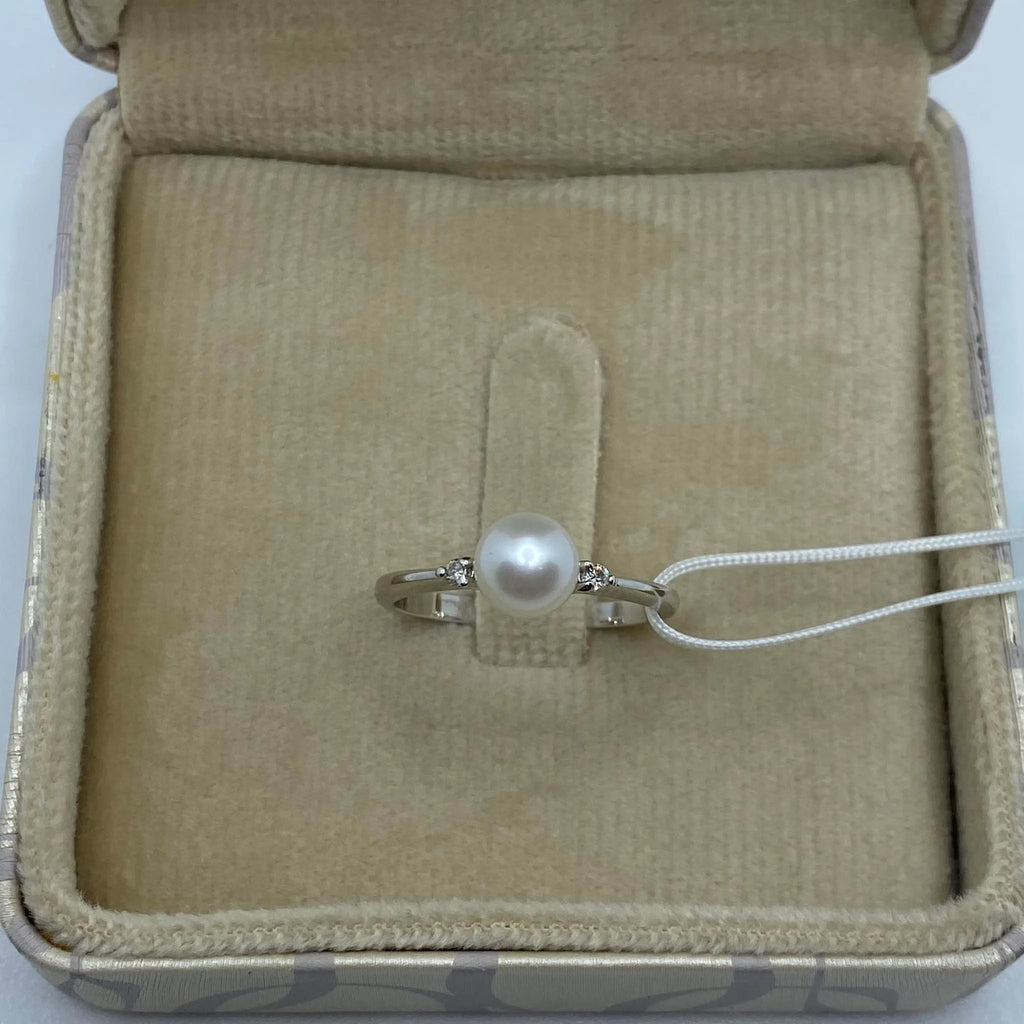 Ring aus 18 Karat Weißgold mit Naturperle