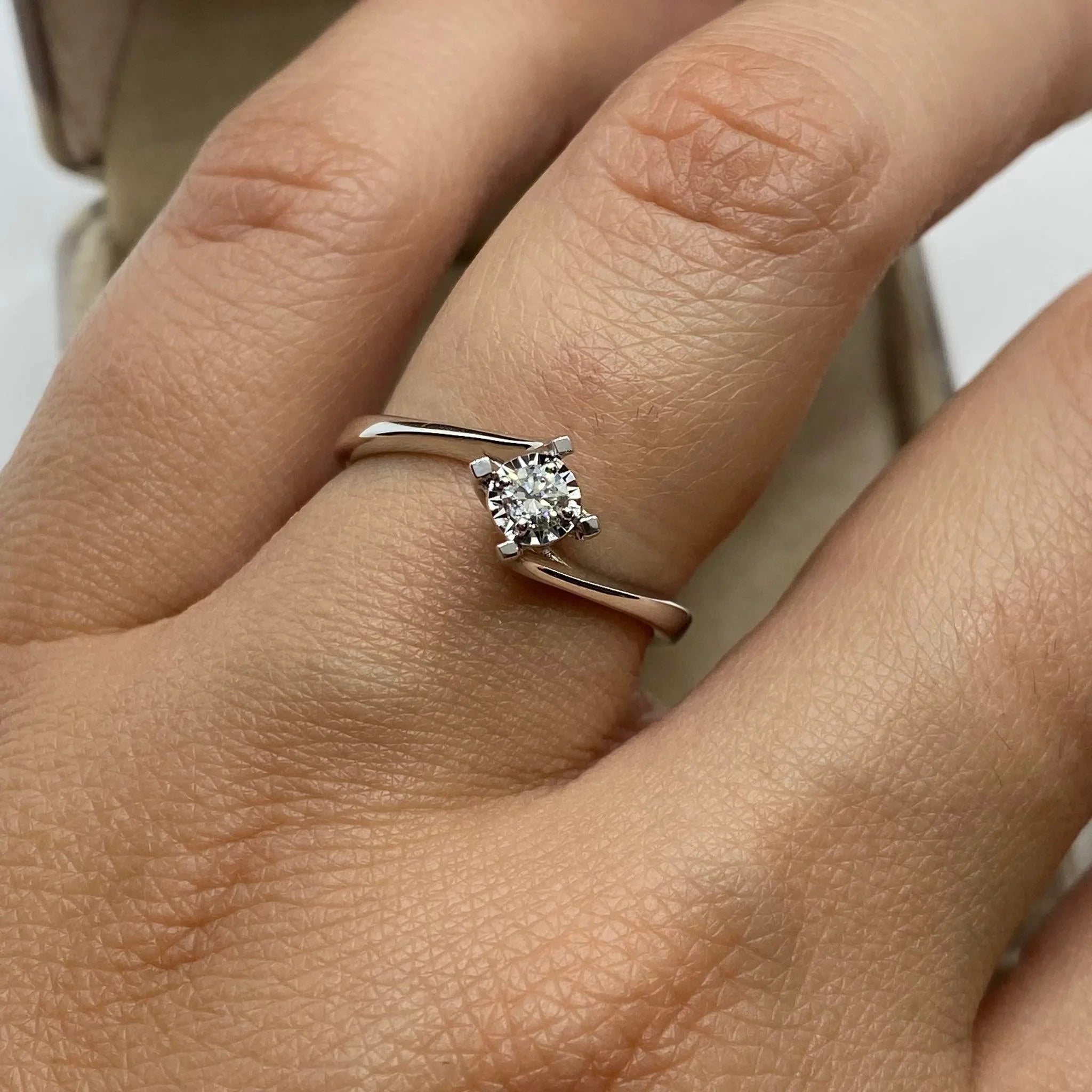 Solitärring Damen Gold mit Diamant Kt 0.10 dkas8785.s010