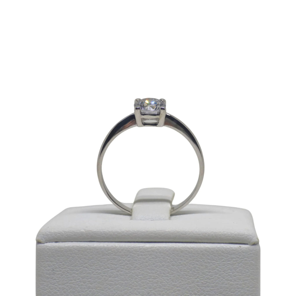 Anello solitario in oro bianco 18 carati con zirconi bianchi