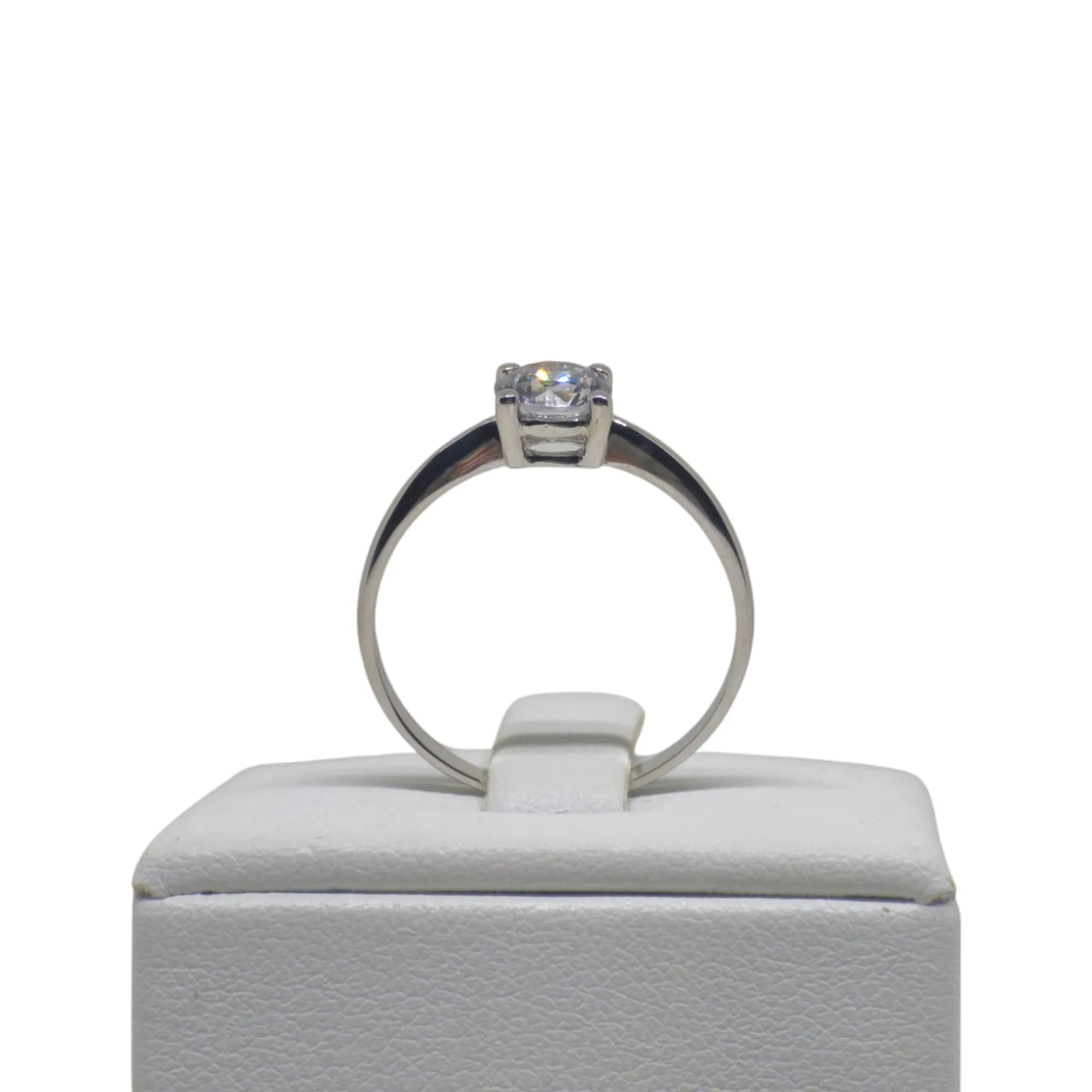 Anello solitario in oro bianco 18 carati con zirconi bianchi