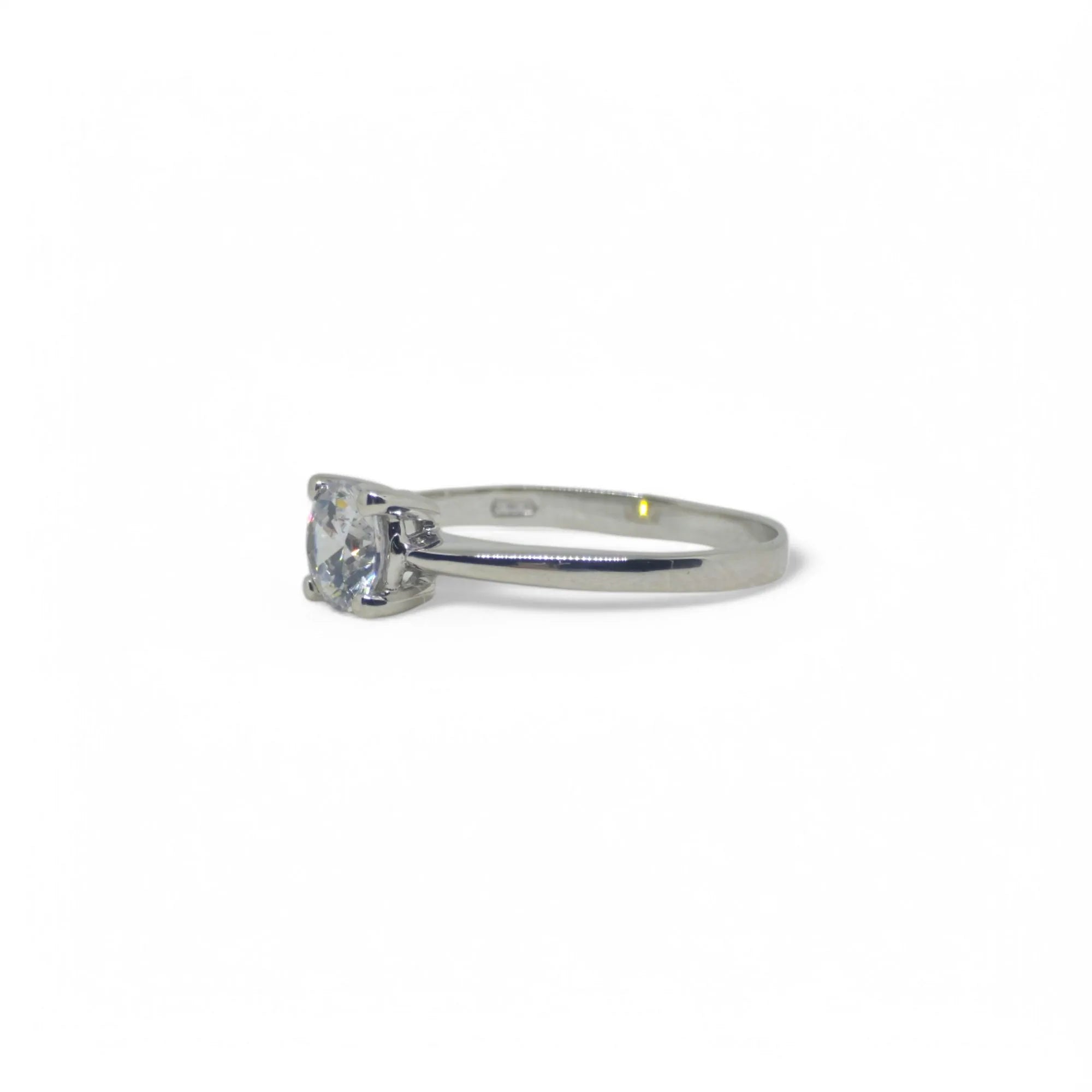 Anello solitario in oro bianco 18 carati con zirconi bianchi