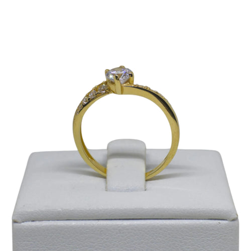 Anello solitario in oro giallo 18 carati con zirconi bianchi
