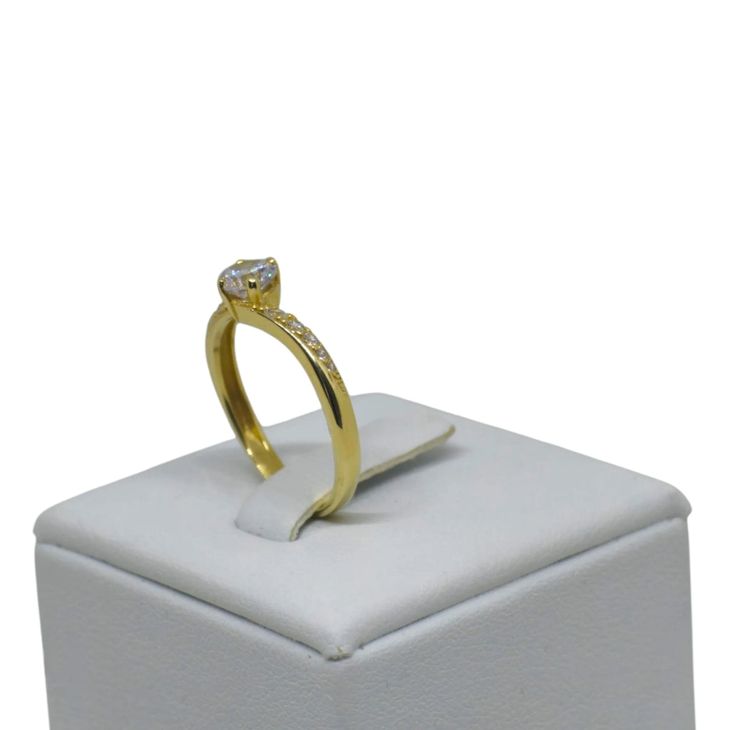 Anello solitario in oro giallo 18 carati con zirconi bianchi