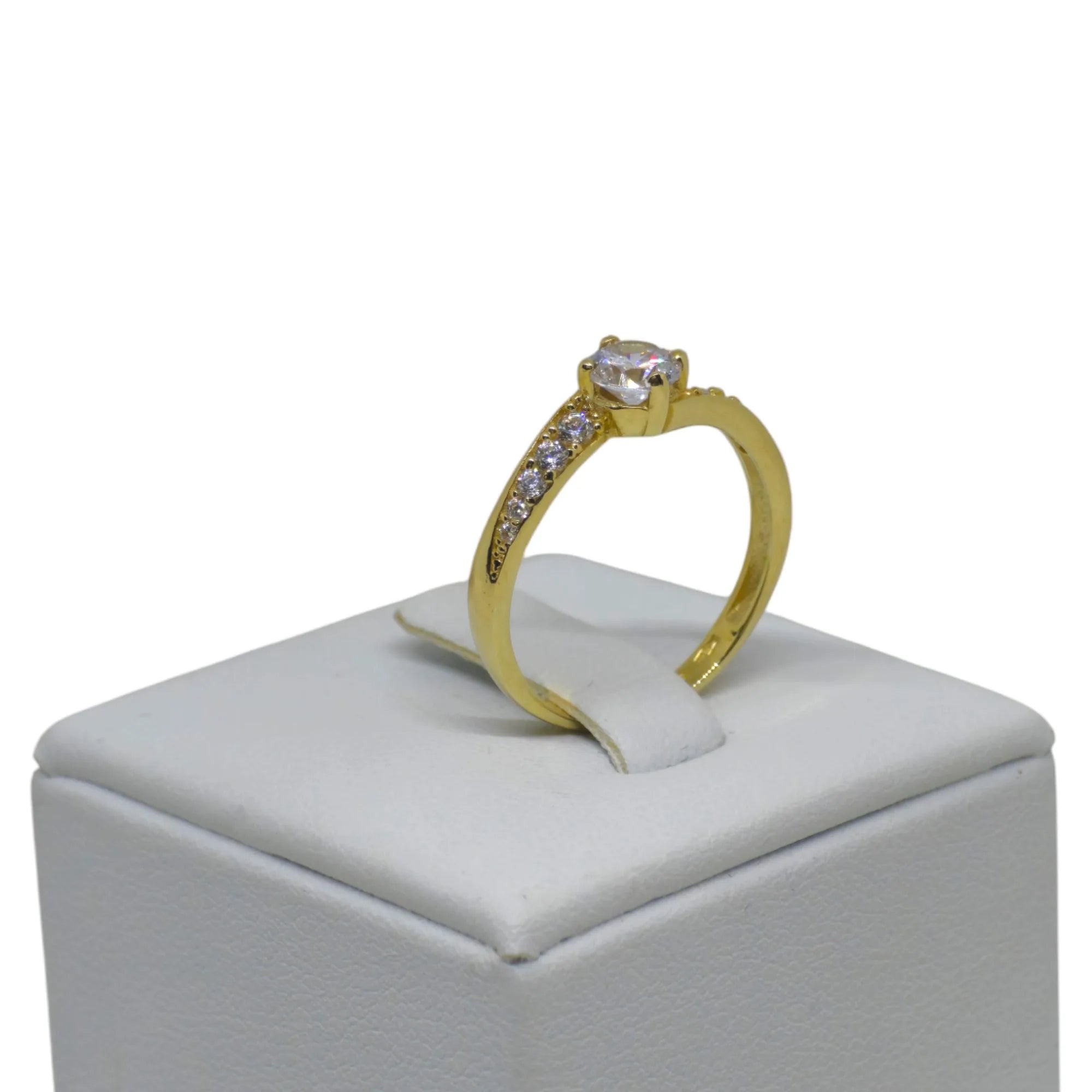 Anello solitario in oro giallo 18 carati con zirconi bianchi