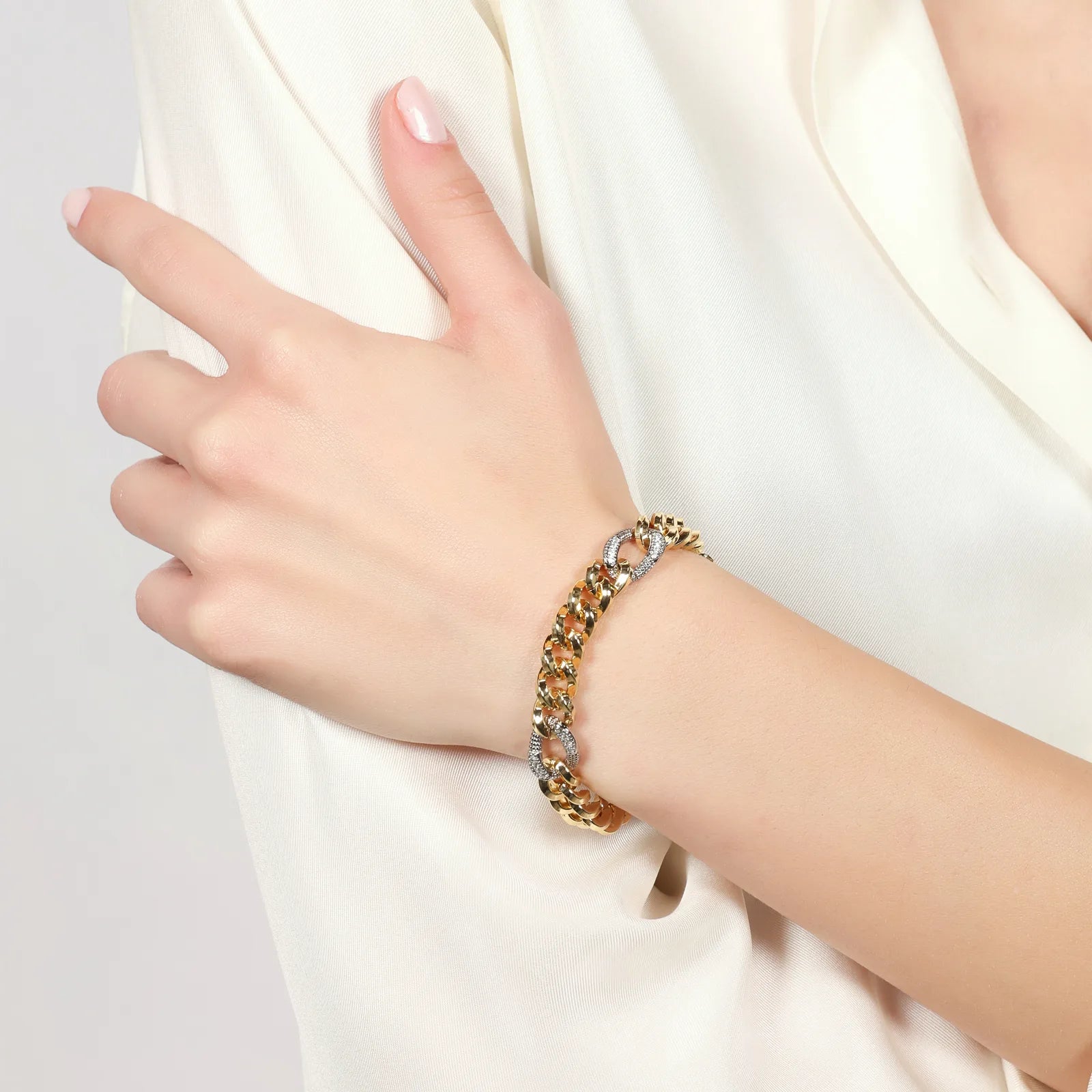 Zweifarbiges Armband aus Ankerkettenelementen und Zirkonia von Unoaerre 2800