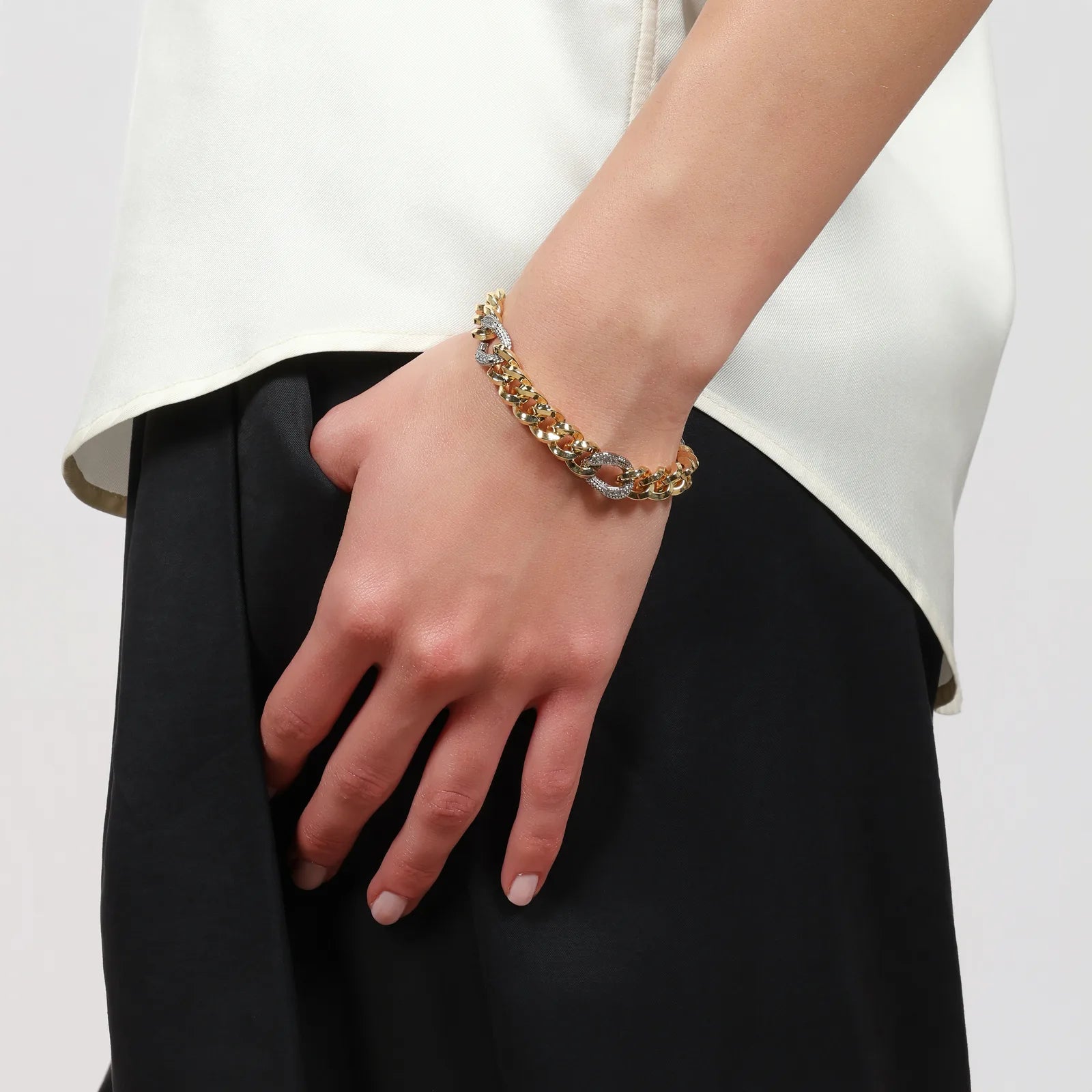 Zweifarbiges Armband aus Ankerkettenelementen und Zirkonia von Unoaerre 2800