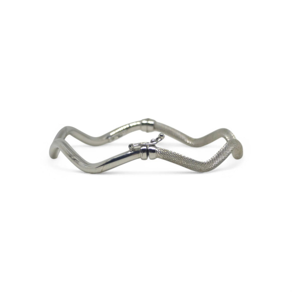 Bracciale donna rigido ondulato in oro bianco 18 kt