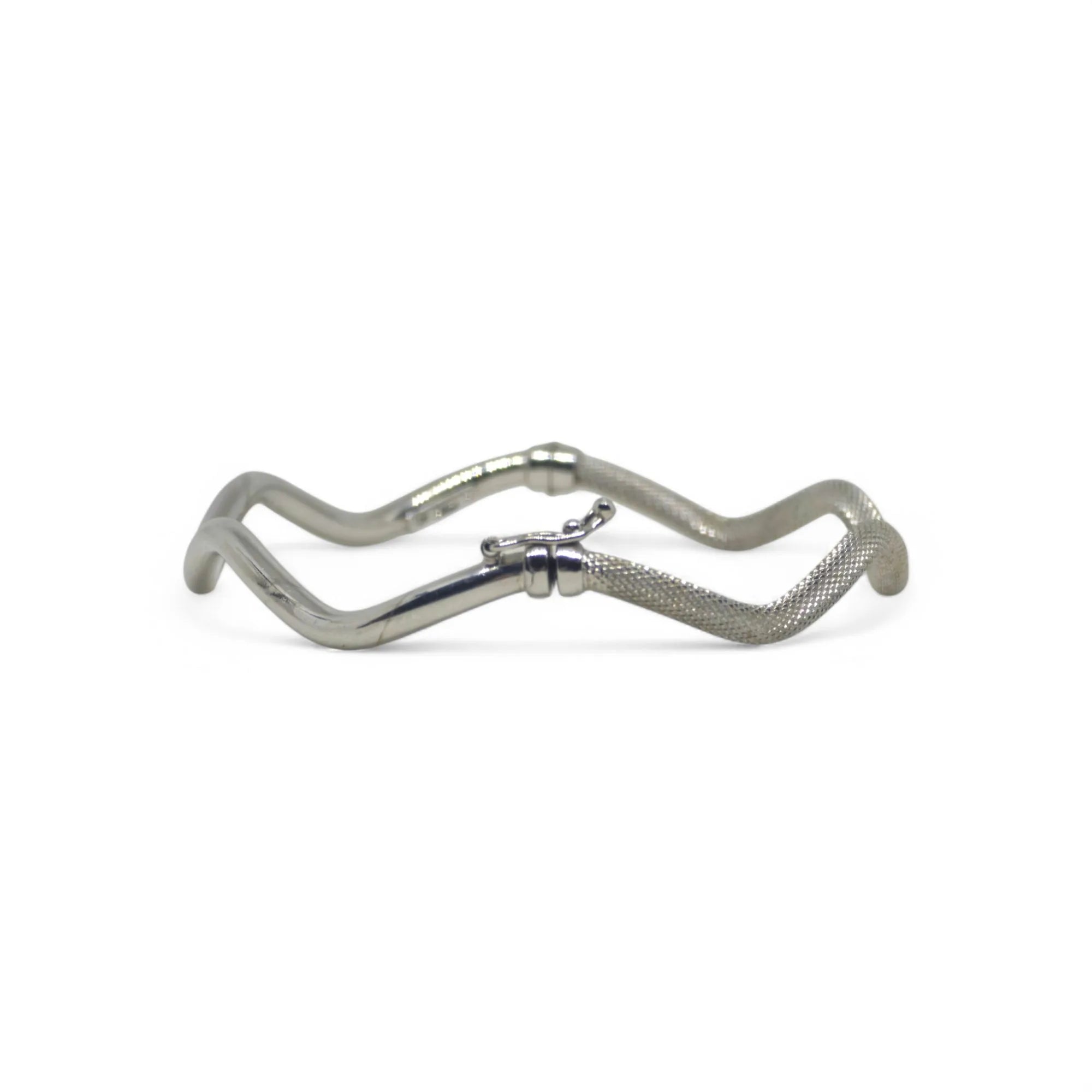 Bracciale donna rigido ondulato in oro bianco 18 kt