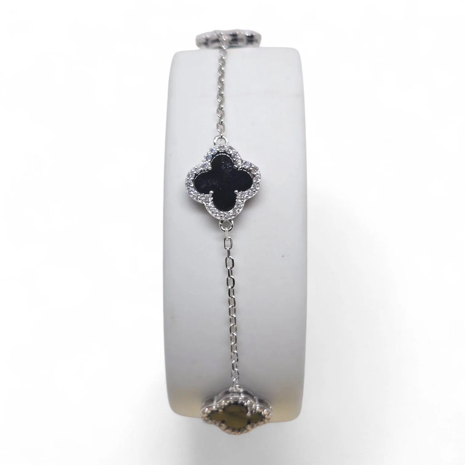 Bracciale in Argento con Fiori Neri e Zirconi Eleganza e Raffinatezza