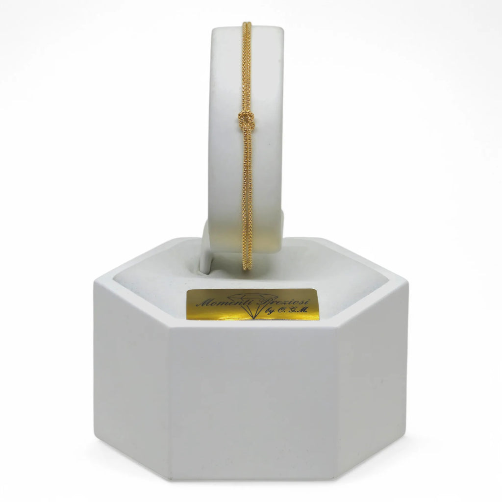 Armband aus 18 Karat 750er Gold mit feinem Unendlichkeitsknoten