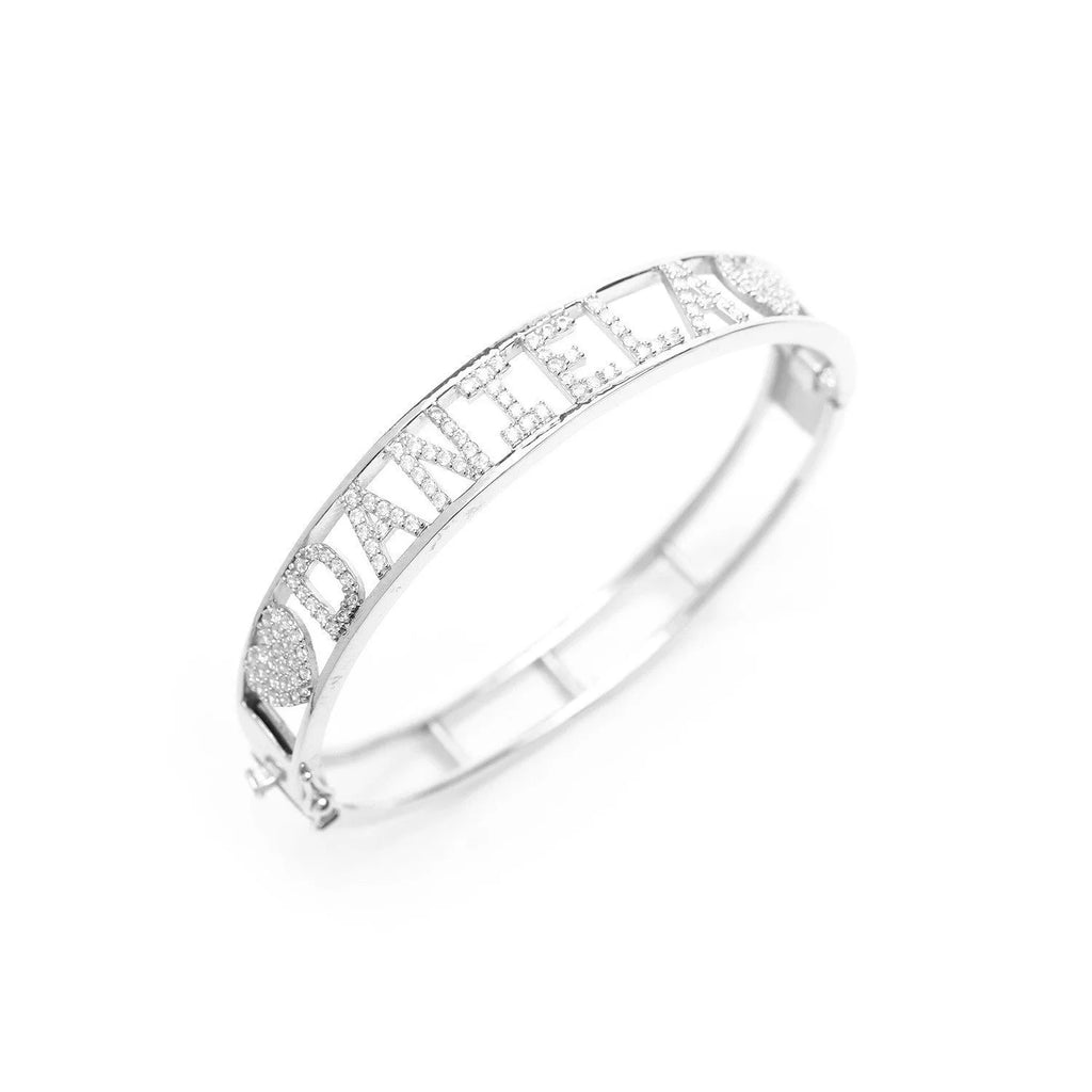 Armreif mit individualisiertem Namen im Manschettendesign aus Silber