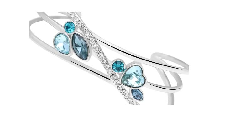Bracciale rigido largo in metallo rodiato con cuore pietre azzurre e strass 1668609