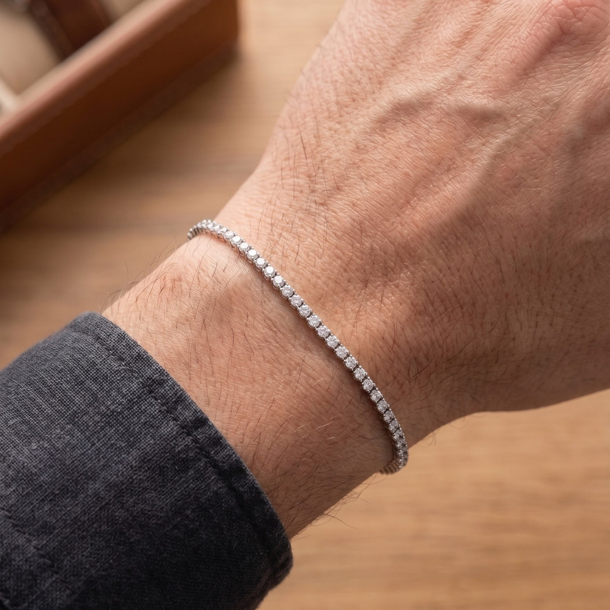 Bracelet Éternité soudé au poignet : réservez et achetez votre bon