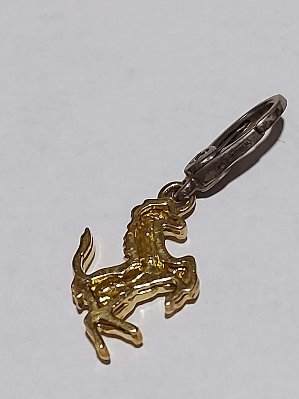 Ciondolo Ferrari uomo cavallo rampante oro 18kt.