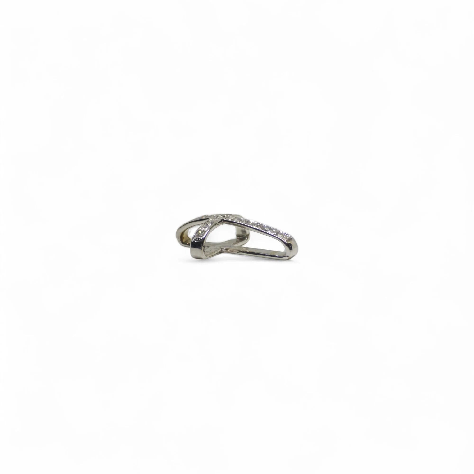 Kreuzanhänger aus 18 Karat Weißgold mit Diamanten