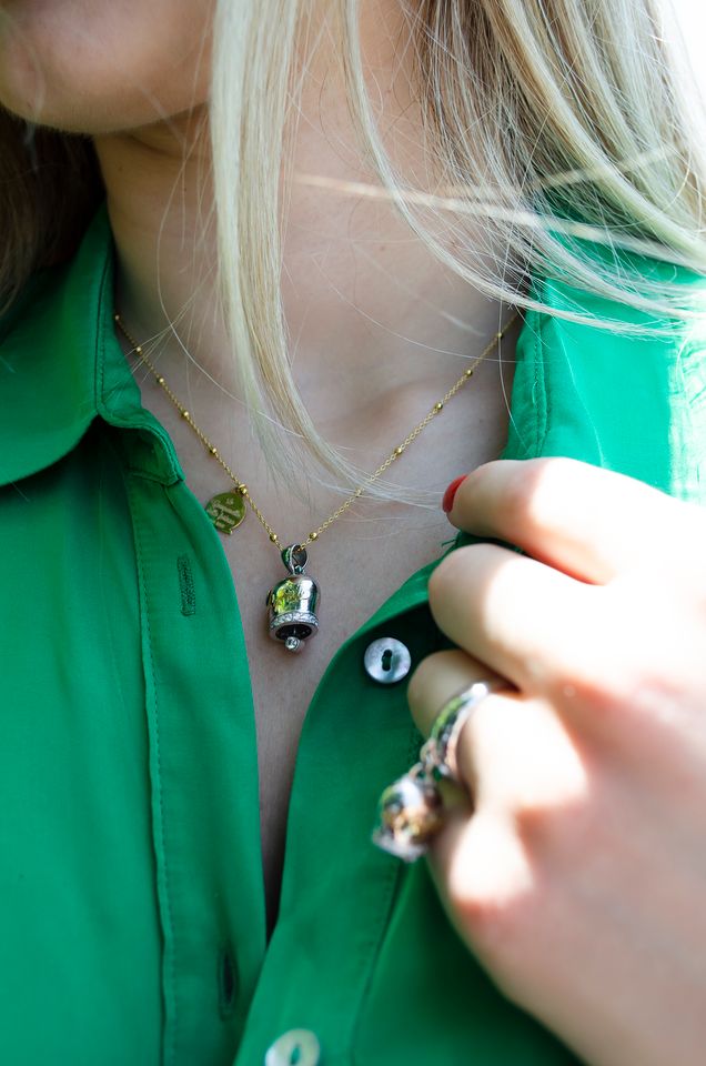 Ciondolo donna con Campanella della fortuna in argento 925, zirconi e lettering Capri in oro 18 kt