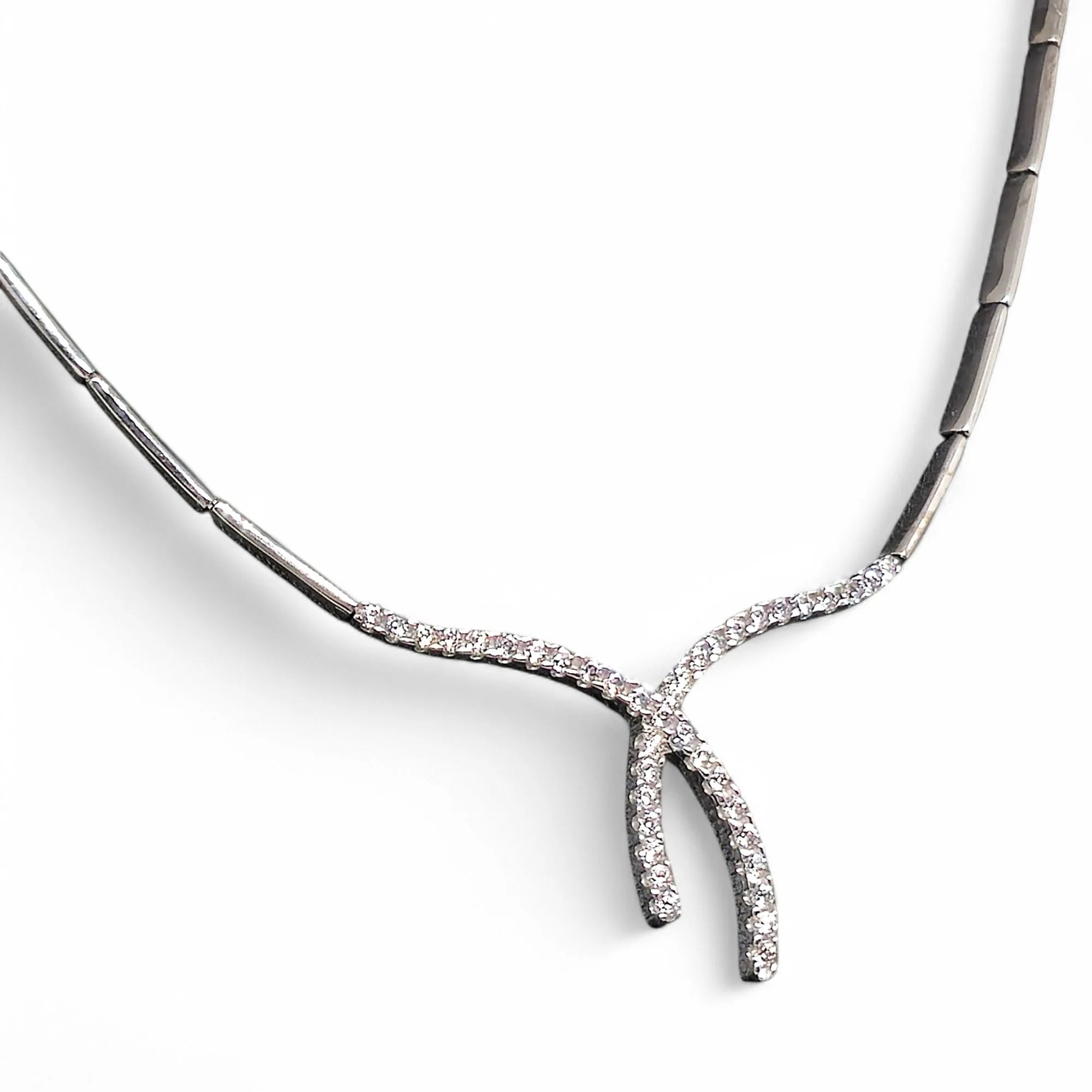 Collana da Donna in Oro Bianco 18kt con Zirconi – Eleganza e Brillantezza