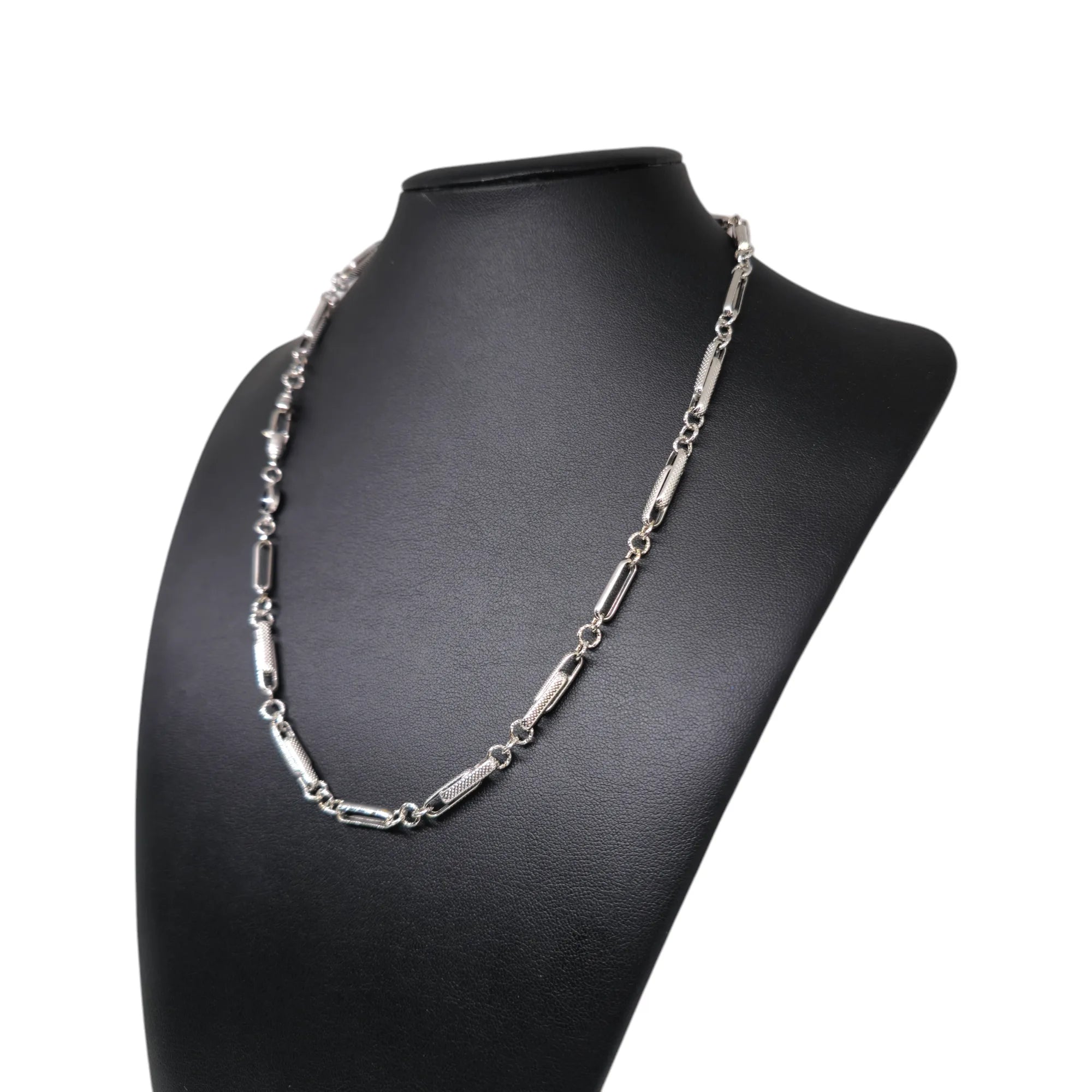 Herrenhalskette aus 18 Karat Weißgold mit blauem Inlay und gehämmerter Gliederkette