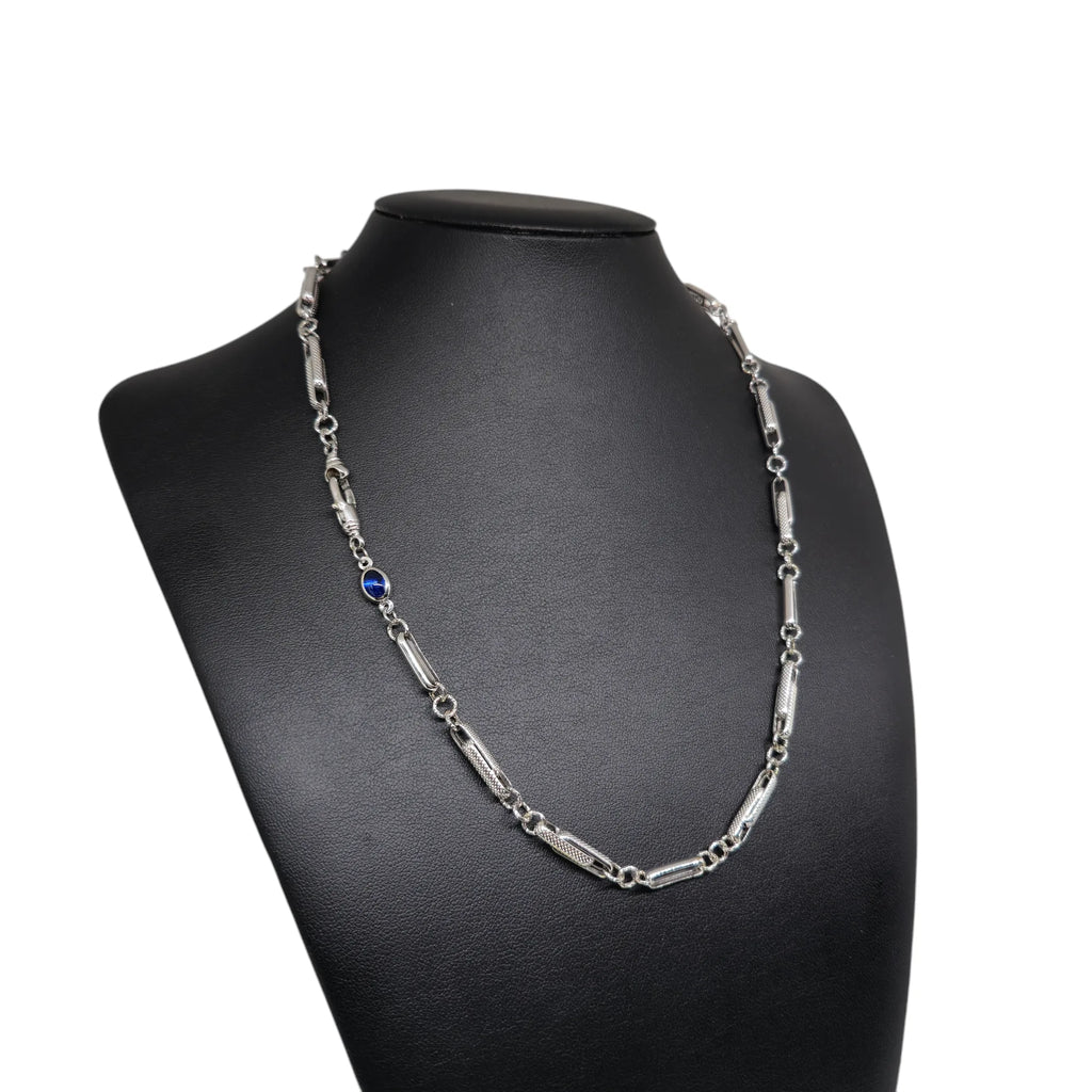 Herrenhalskette aus 18 Karat Weißgold mit blauem Inlay und gehämmerter Gliederkette