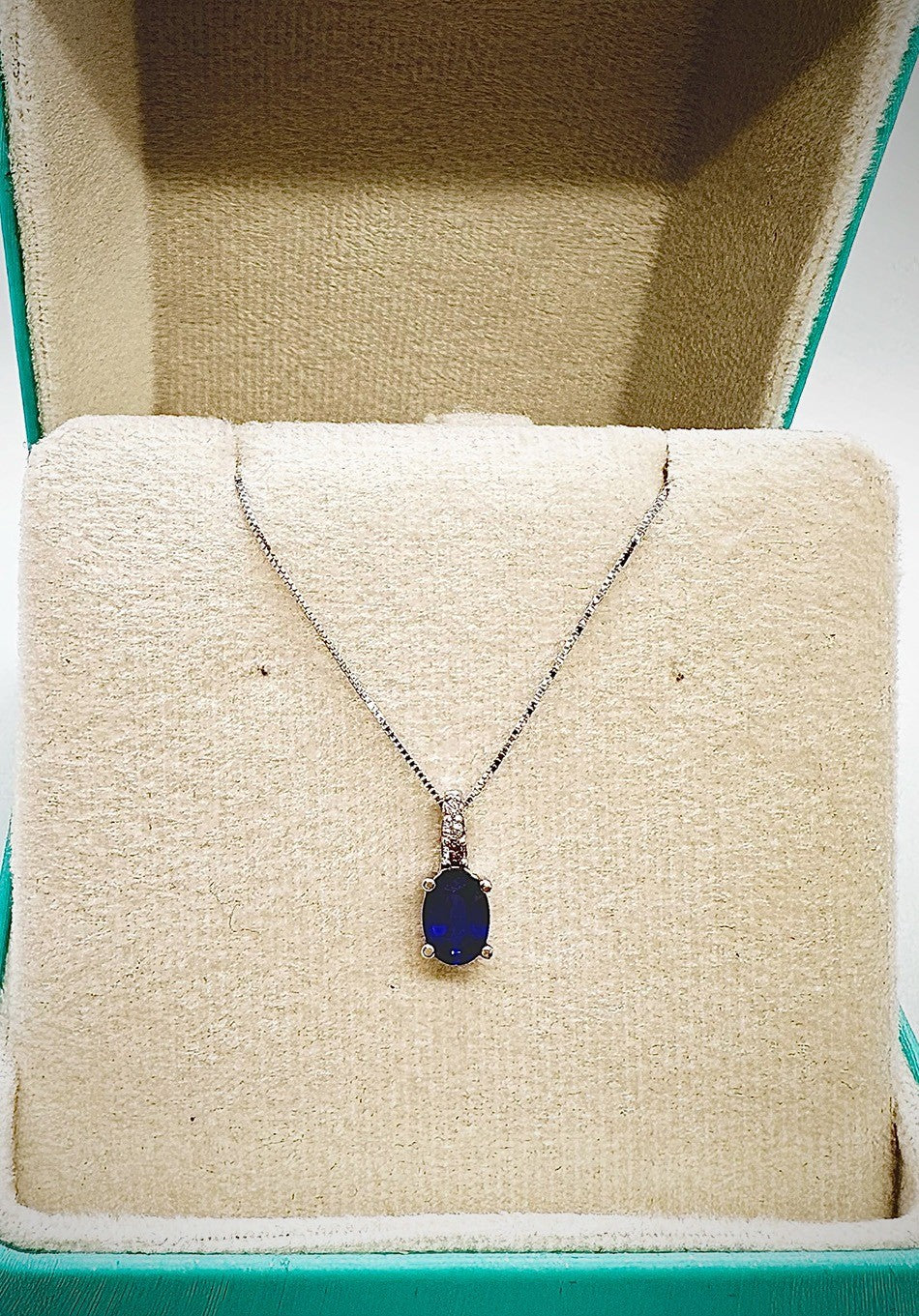 Collana donna girocollo in oro e diamanti con zaffiro blu collezione luce 159 linea iride contorno – DonnaOro DHPZ9735.005