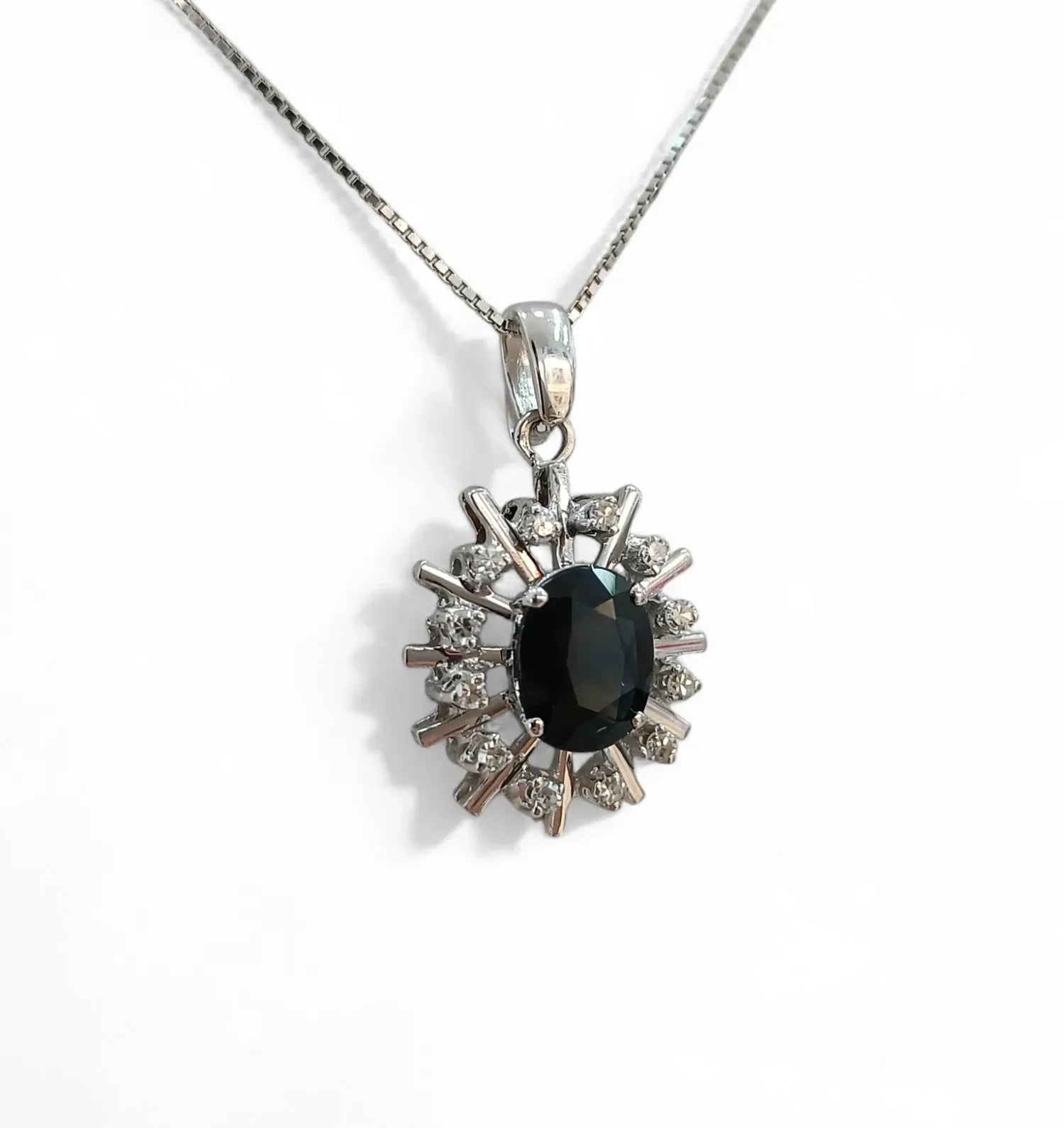 Collana donna in oro 18kt con zaffiro centrale e diamanti