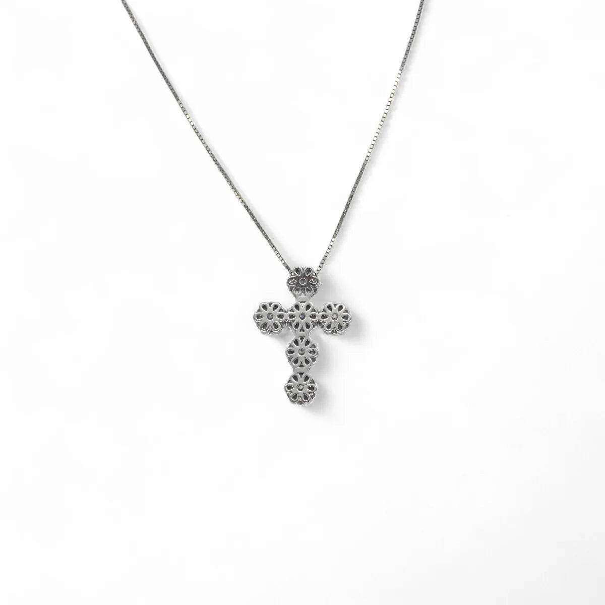 Collana donna in oro 18kt con croce di diamanti bianchi