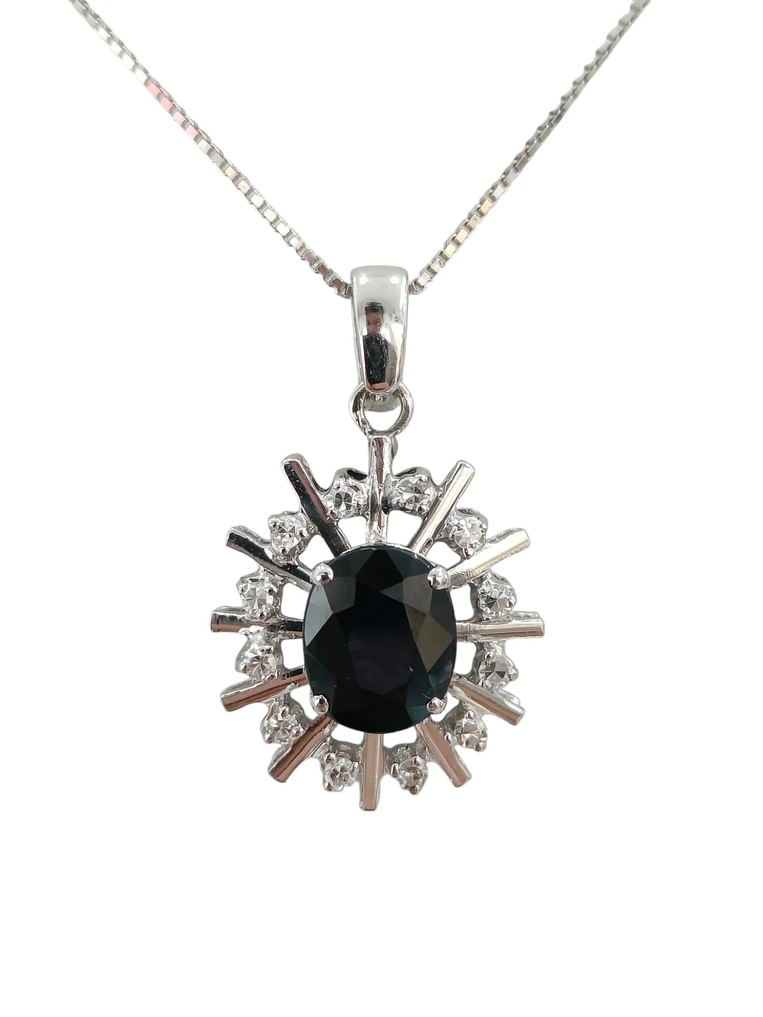 Collana donna in oro 18kt con zaffiro centrale e diamanti