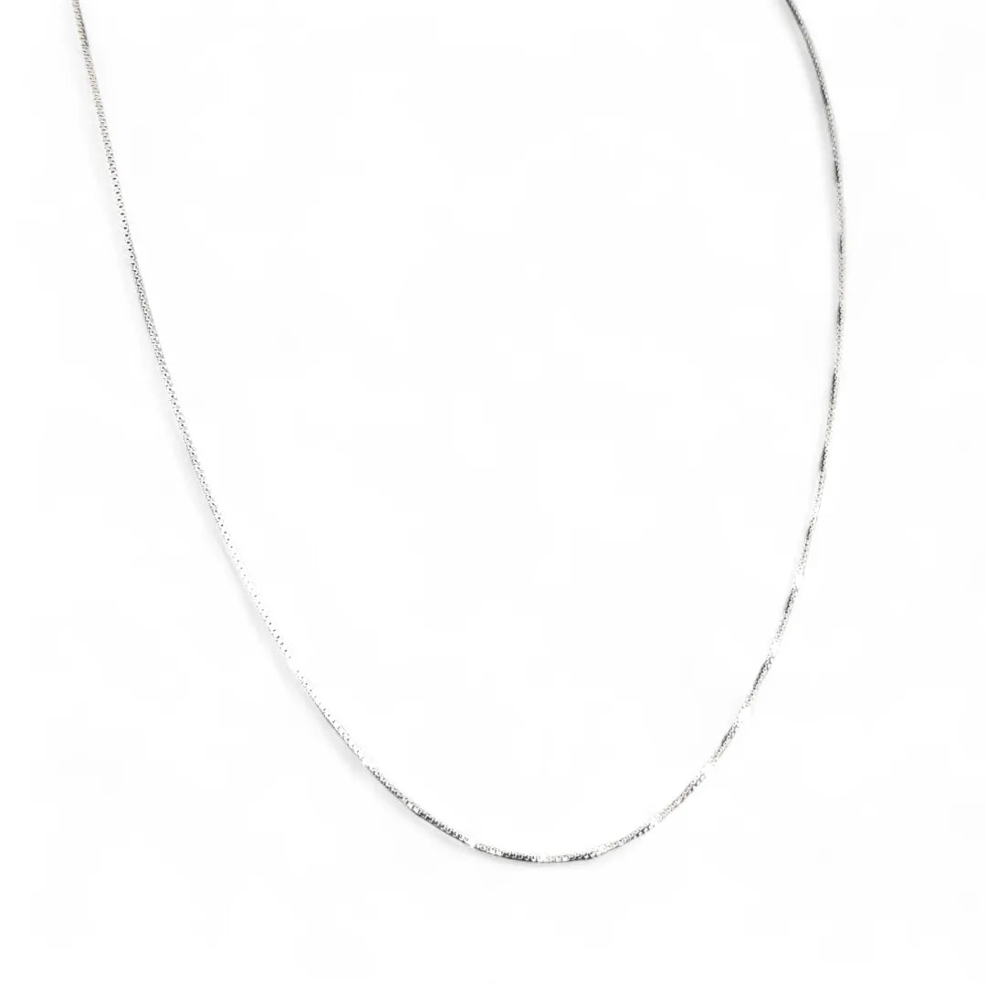 Collana in oro bianco 18 carati lunghezza 45 cm peso 1,8 gr