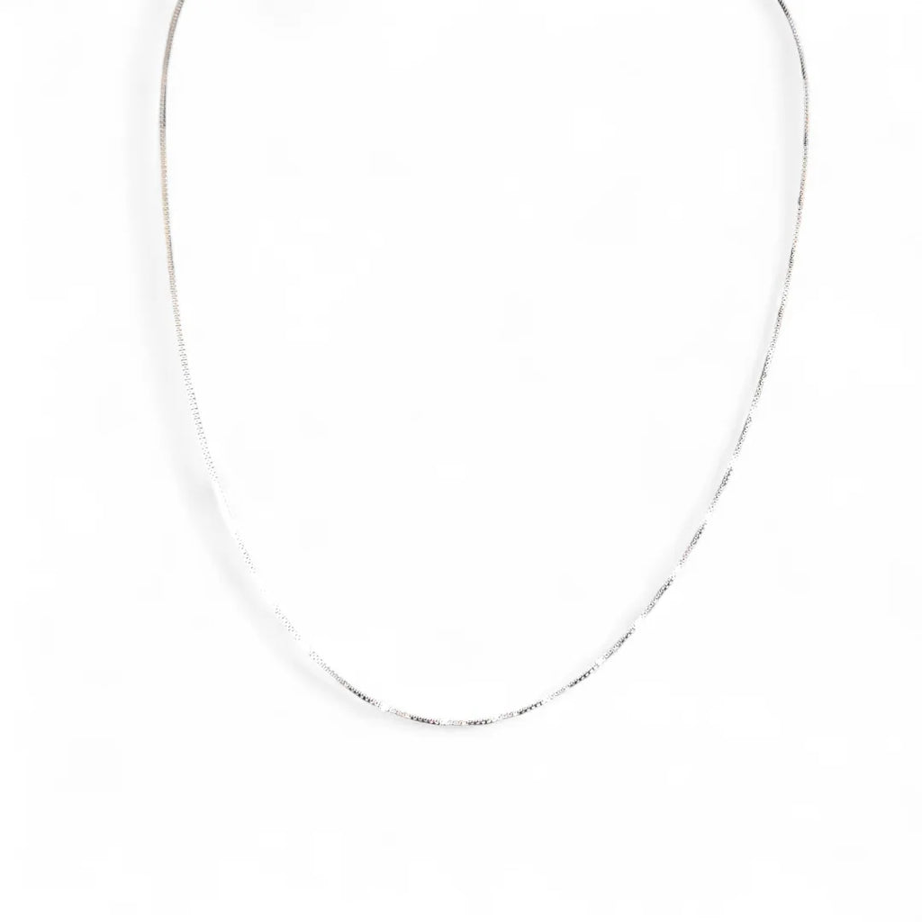 Collana in oro bianco 18 carati lunghezza 45 cm peso 1,8 gr
