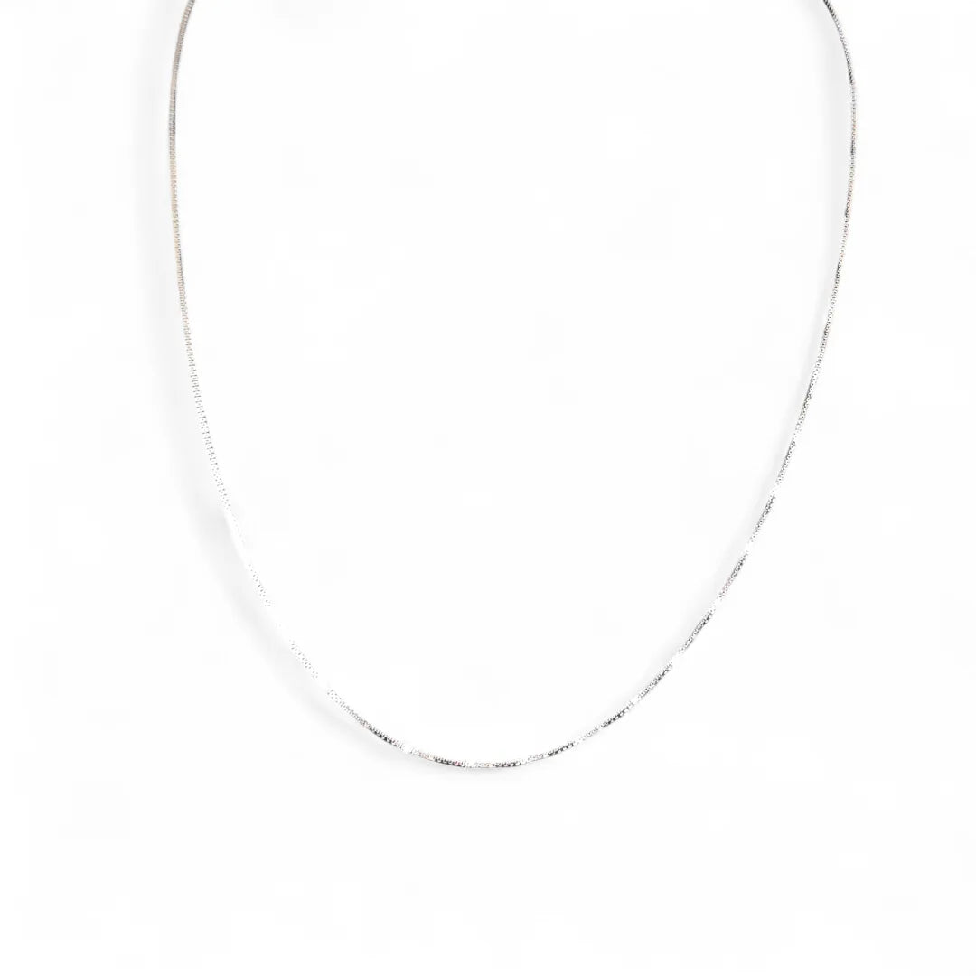 Collana in oro bianco 18 carati lunghezza 45 cm peso 1,8 gr