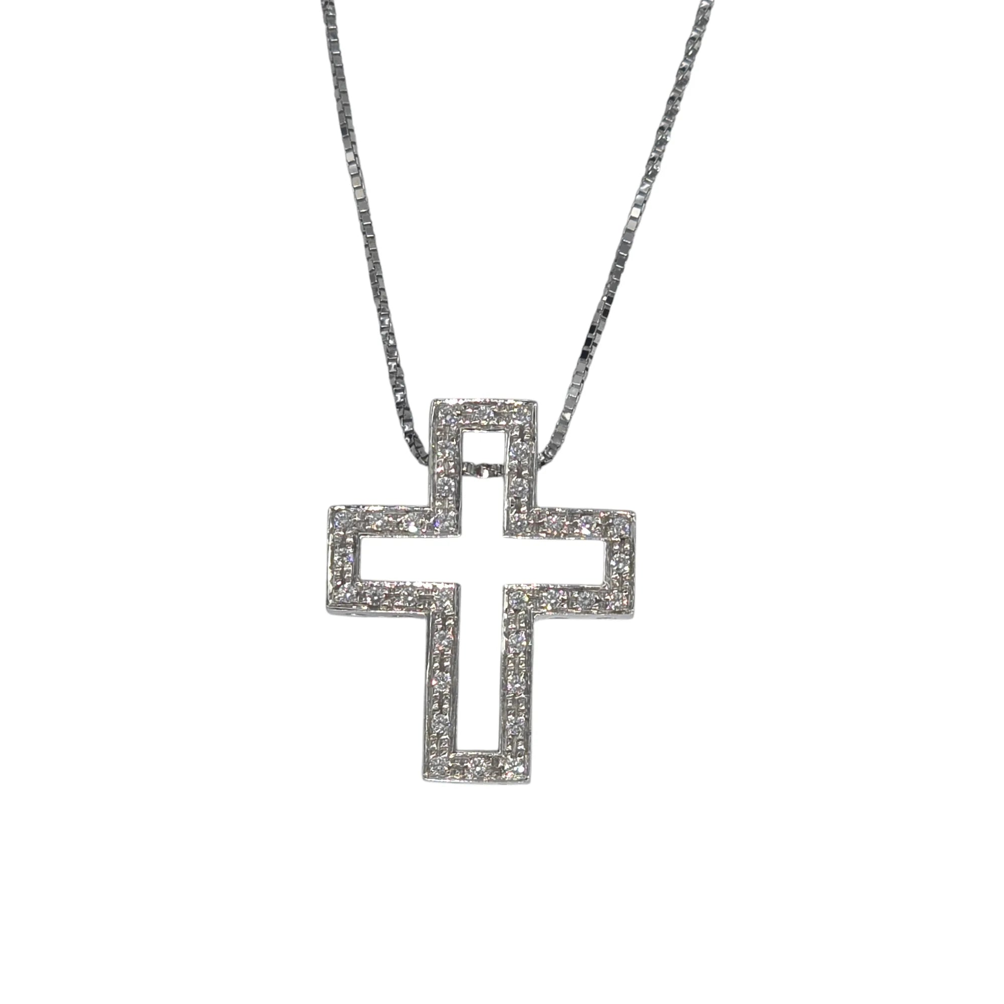 Collana in oro bianco con pendente a croce e diamanti