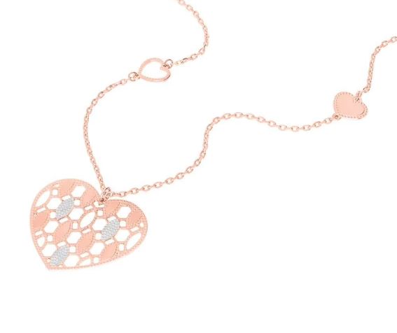 Lange Halskette aus Rosébronze mit einem Herzanhänger und zwei kleinen Herzen