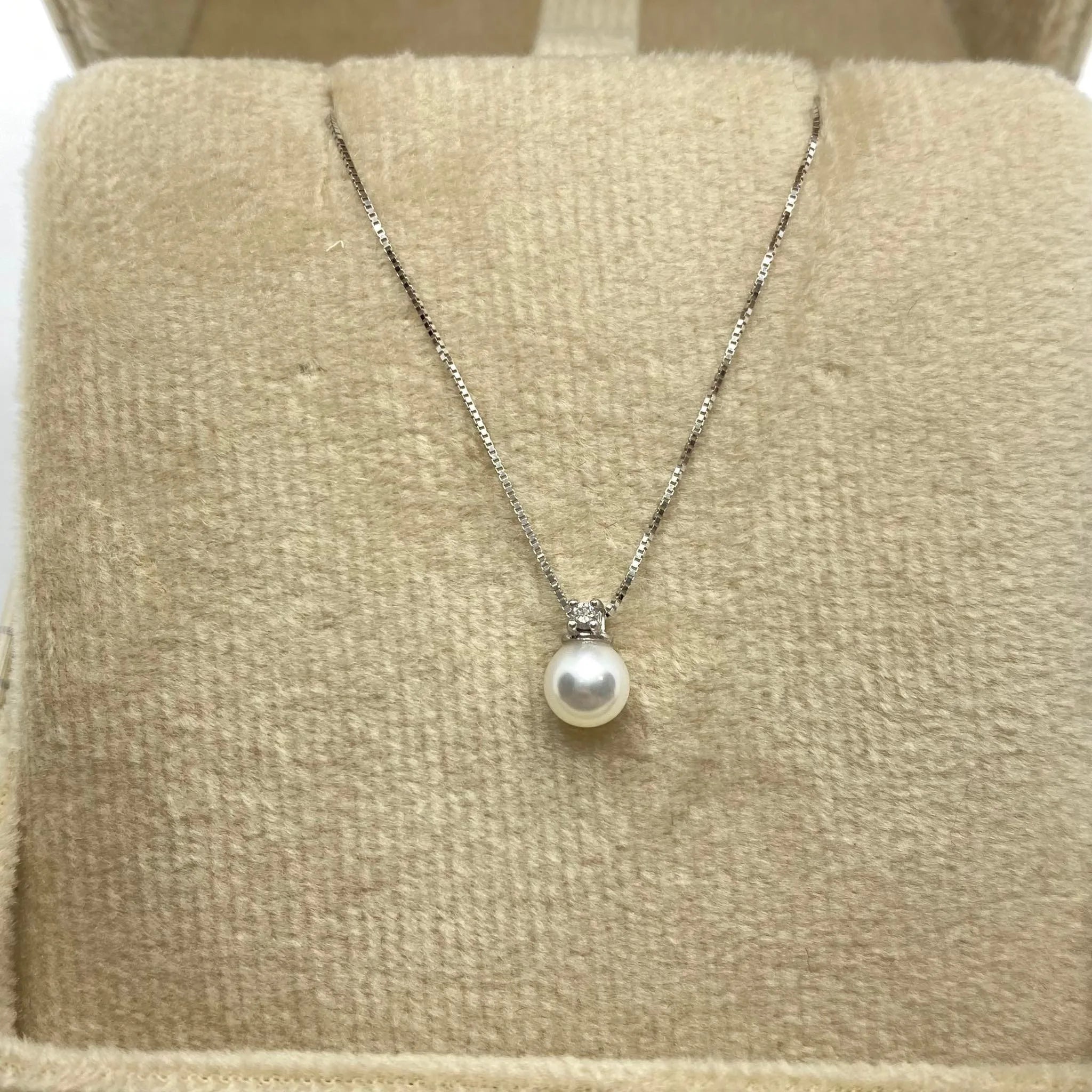 Collana oro 18 kt con pendente perla e diamante