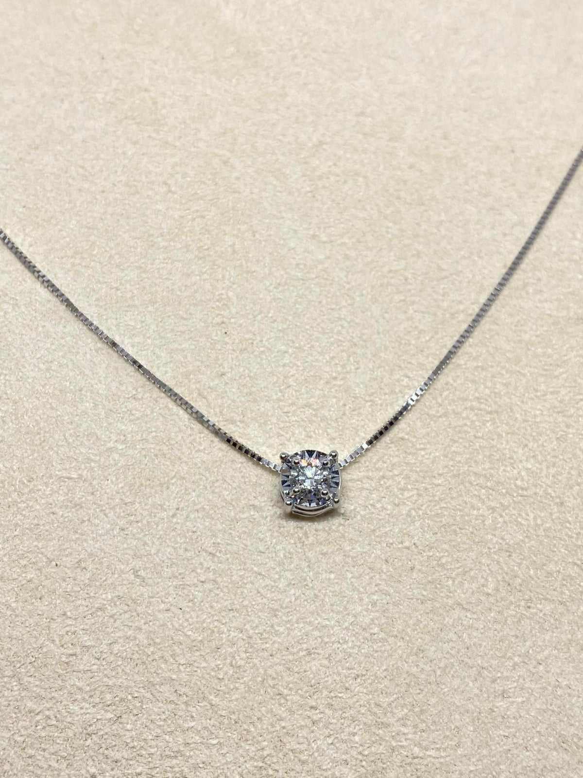 Collana punto luce donna marchio Donnaoro in oro bianco e diamanti DKPL6880.S005