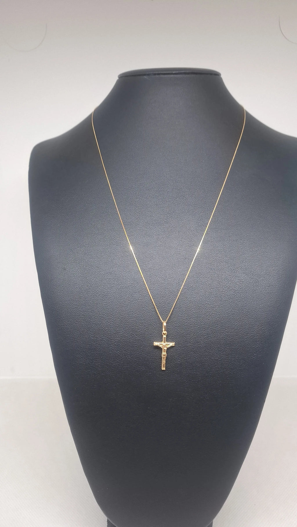 Collana veneziana 50 cm con croce in oro giallo 18 kt