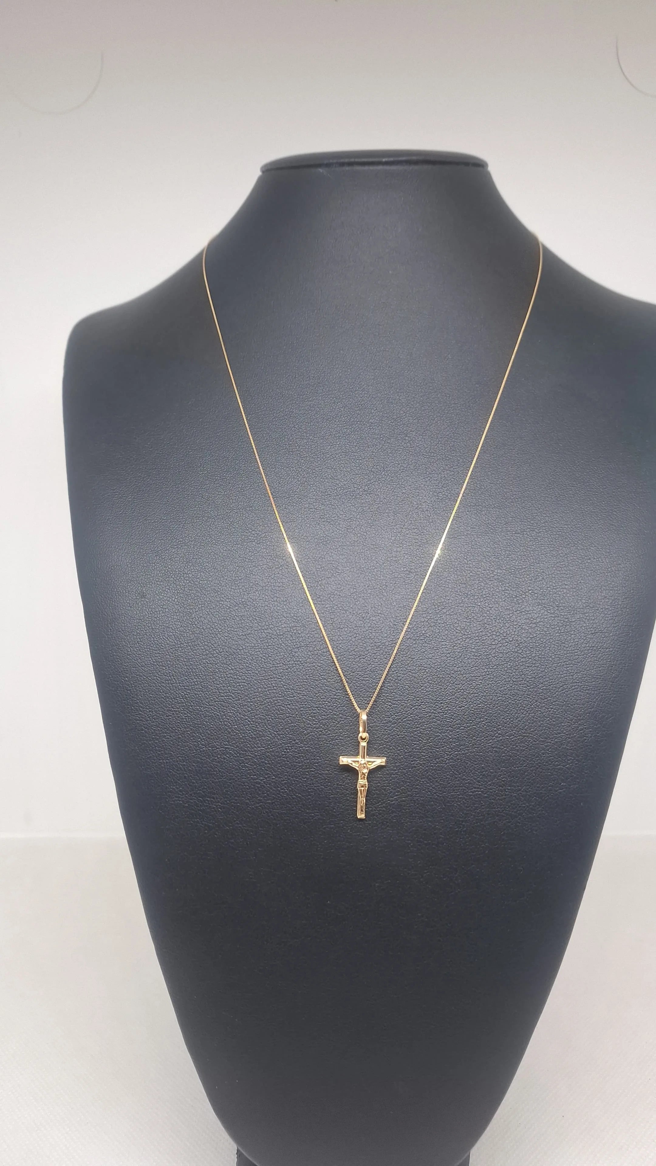Collana veneziana 50 cm con croce in oro giallo 18 kt