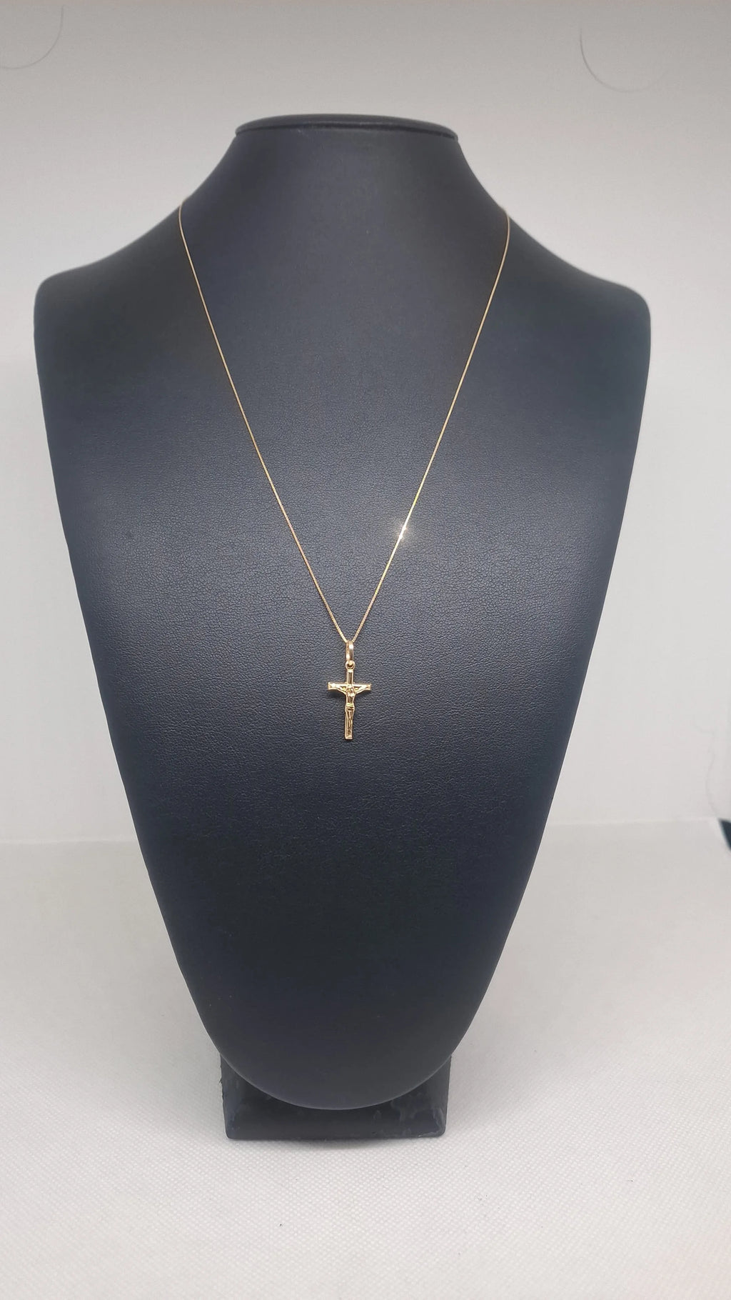 Collana veneziana 50 cm con croce in oro giallo 18 kt