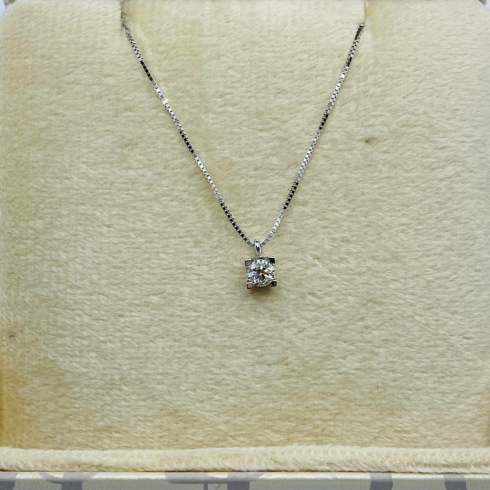 Girocollo donna punto luce DonnaOro con diamante Ct 0.19 dhpl7173.019