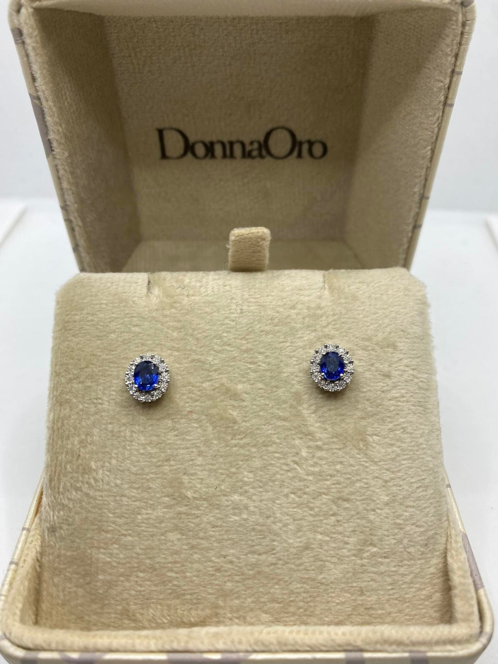 Orecchini Donnaoro con diamanti e zaffiri Ct 0.90 in oro bianco loz10095.008