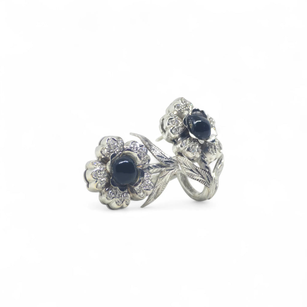 Orecchini Fiore in Oro Bianco 18 kt con Corallo Nero e Diamanti