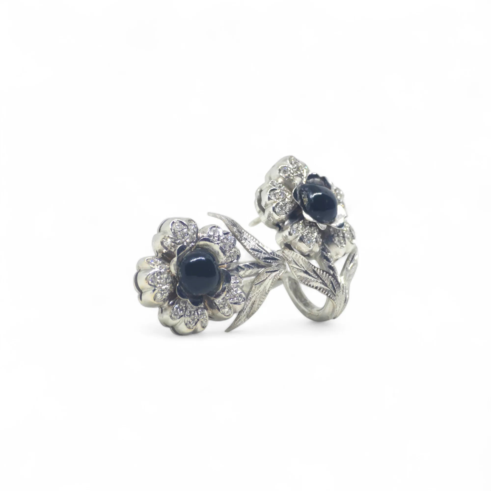 Orecchini Fiore in Oro Bianco 18 kt con Corallo Nero e Diamanti