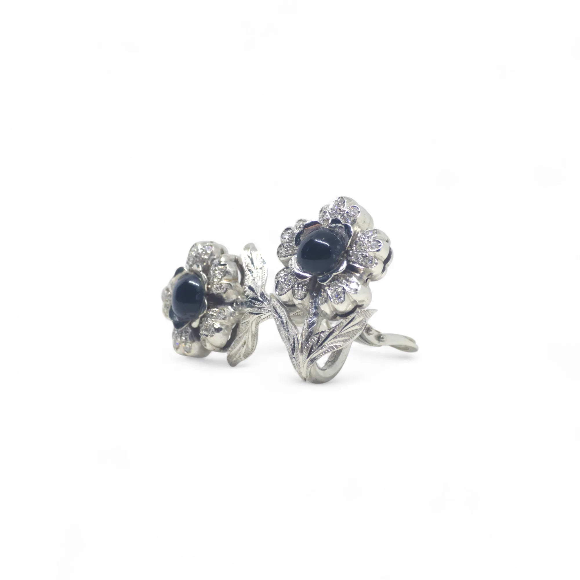 Orecchini Fiore in Oro Bianco 18 kt con Corallo Nero e Diamanti