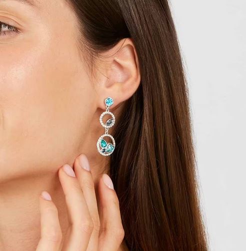 Orecchini pendenti in metallo rodiato con cuore pietre azzurre e strass 1668625