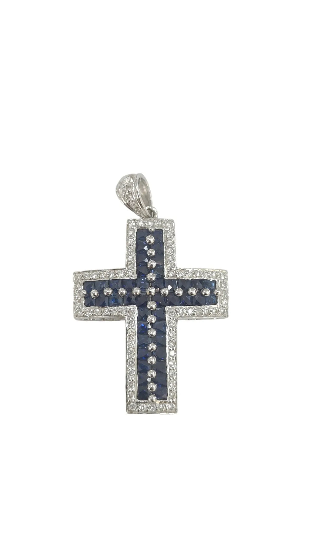 Pendente croce in oro bianco 18 kt con zaffiri e diamanti bianchi
