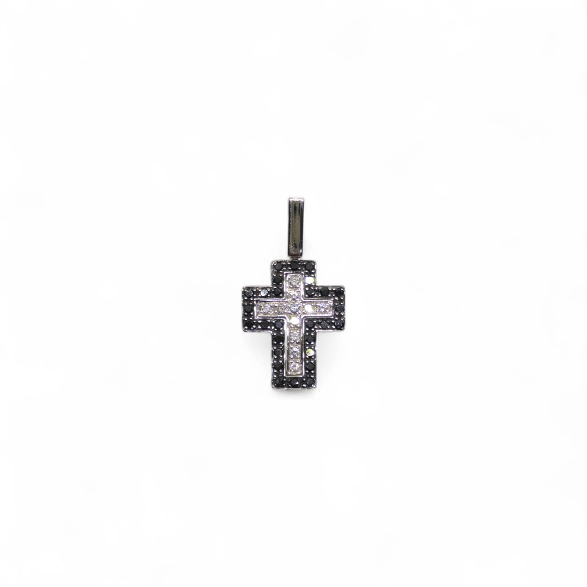 Pendente croce in oro bianco 18 kt e diamanti bianchi e neri